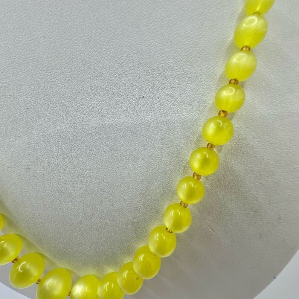 Yellow  moon glow  beaded necklace - Picture 5 of 9
